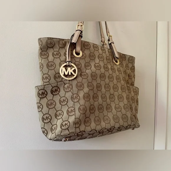 Michael Kors Logo Tote - Picture 5 of 7